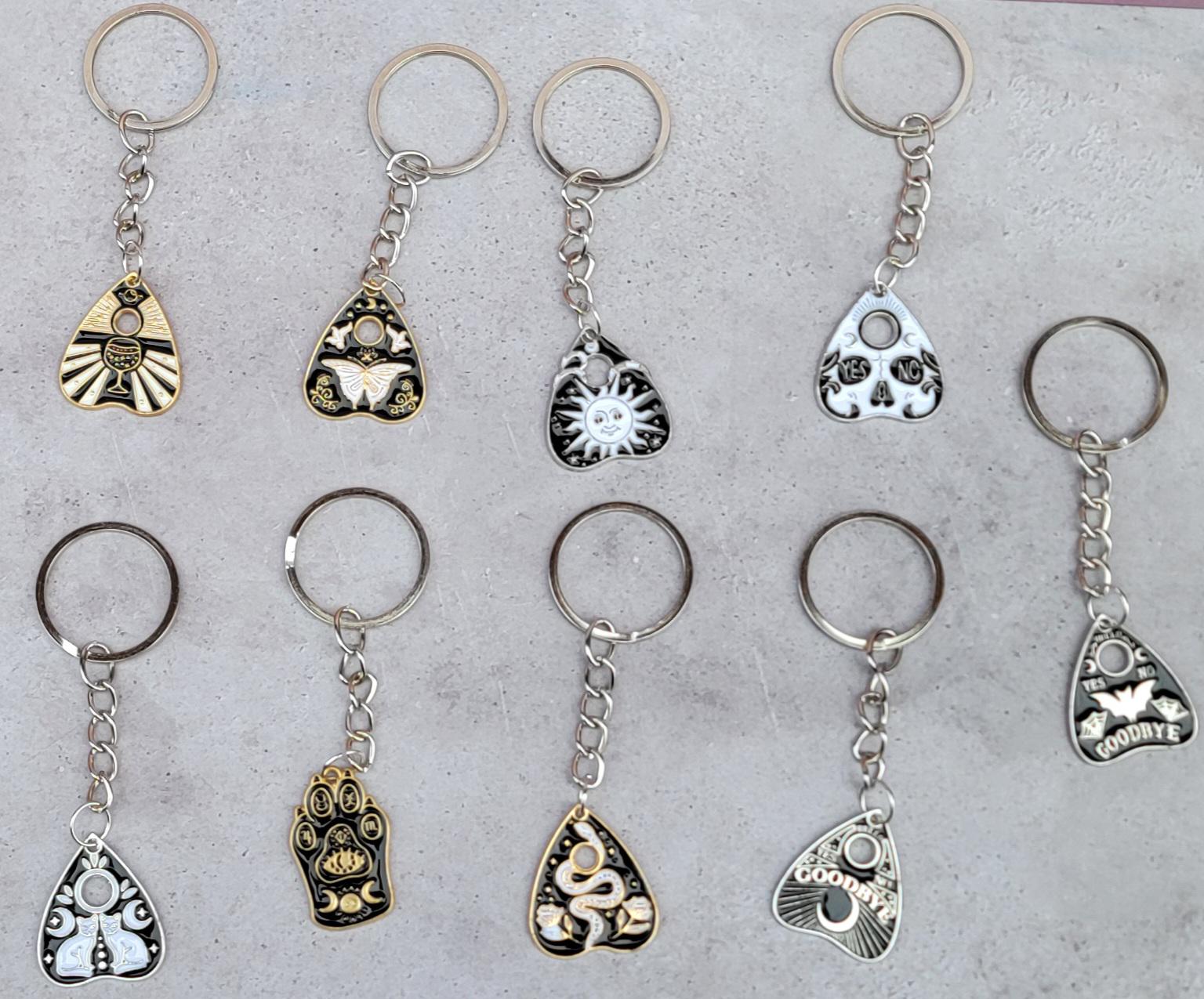 Planchette Keychain – Witchy Gothic Charm, Tarot Inspired Designs, Ouija Style Key Ring, Mystical Gift for Book Lovers