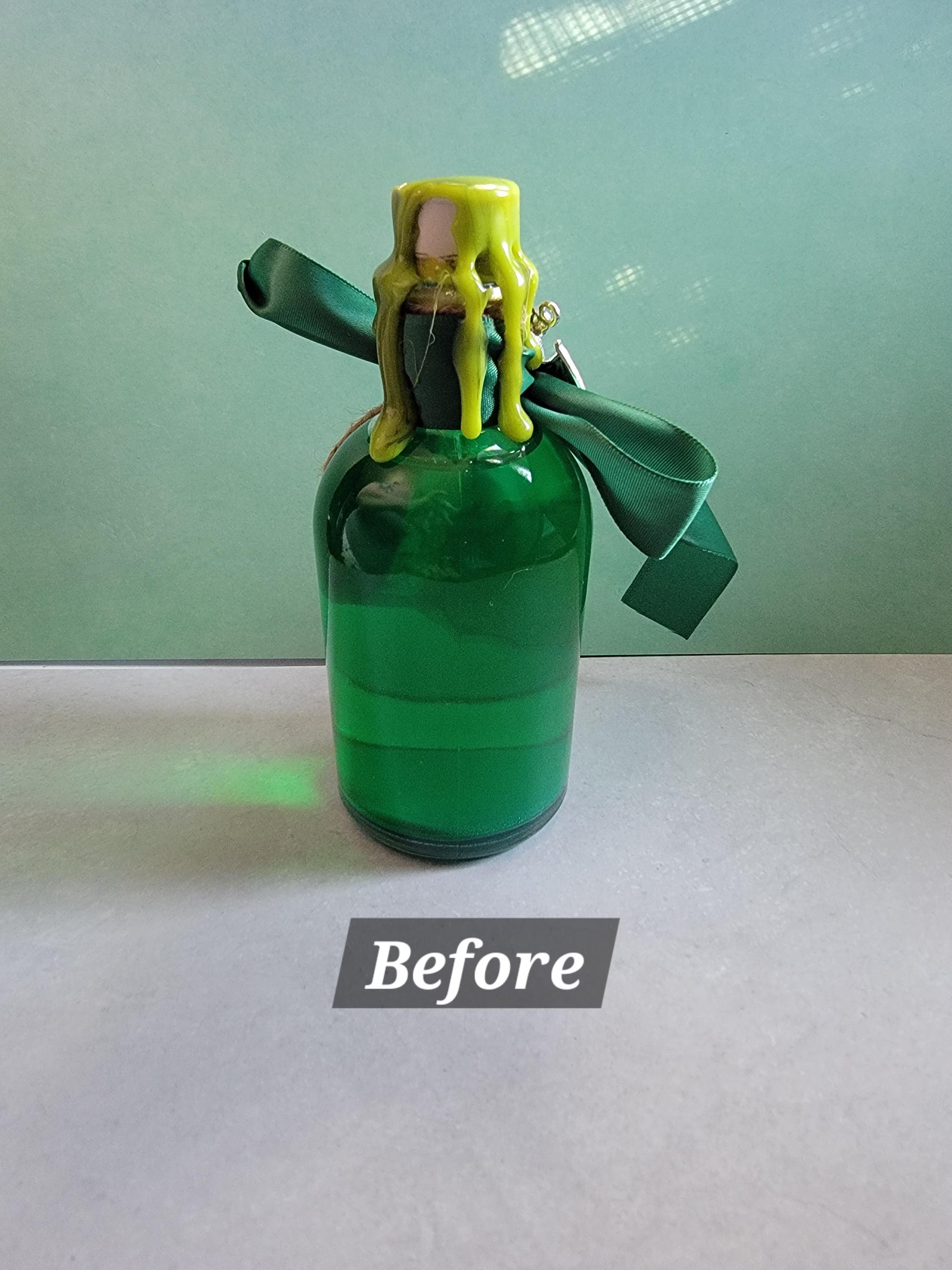 Handcrafted Green Potion Bottle – Witch Decor – Fantasy DND & LARP Display Prop – Gothic Shelf Accessory