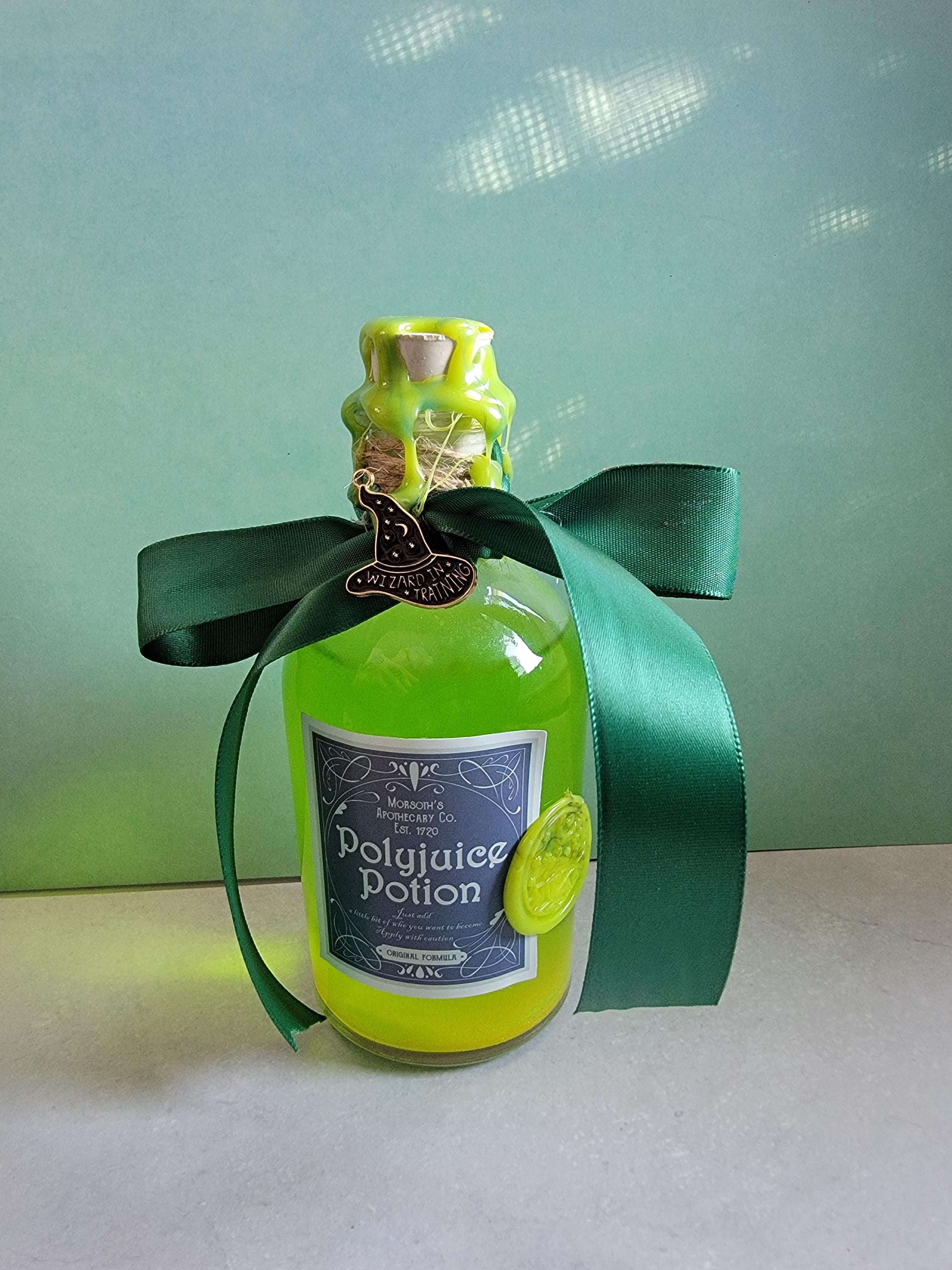 Handcrafted Green Potion Bottle – Witch Decor – Fantasy DND & LARP Display Prop – Gothic Shelf Accessory