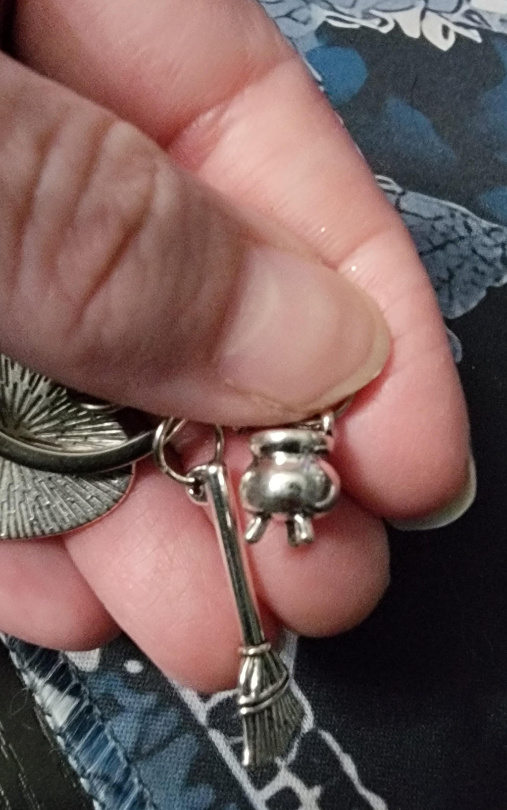 Witch Keychain with Purple Gem – Silver Charm Key Ring, Witch Hat Broom Cauldron, Gothic Witchy Gift, Halloween Accessory